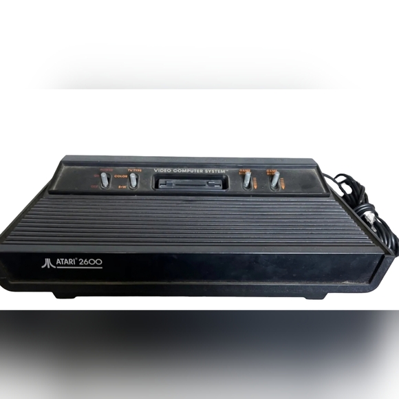 VINTAGE Atari 2600 Wood Grain 4 Switch Console, Cables & Pwr Cord Clean & Tested - Picture 4 of 6